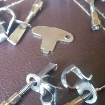 MINT Ludwig VINTAGE RARE 2 / PAIR Tunable Tambourine Hooks / Claws Head Clips 60s 70s 10 AVAILABLE ORIGINAL TUNING KEY image 4