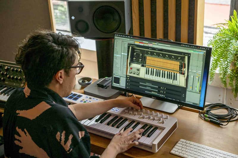 Arturia KeyLab Essential 3 61 White image 1