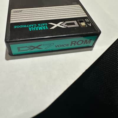 Yamaha Dx-7 voice rom cartridge 3 master group and keyboard pluck group 1990  - Brown image 3