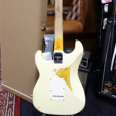 Fender '61 Strat Heavy Relic - Aged Vintage White over 3-Color Sunburst image 4