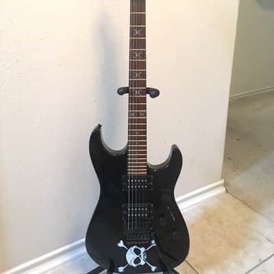 Squier Showmaster HH Skull & Crossbones