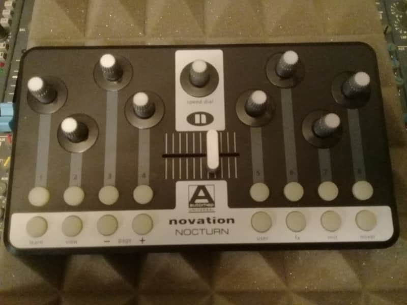 Immagine Novation Nocturn MIDI DAW Controller 2008 - Black - 1