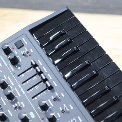 Arturia MicroBrute UFO Limited-Edition Analog Monosynth Monophonic Synthesizer image 9
