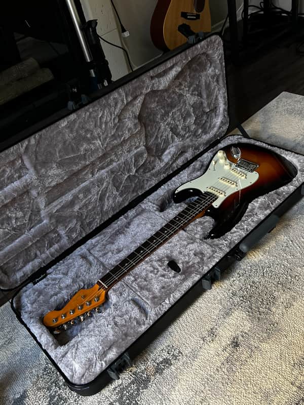 Fender American Ultra Stratocaster with Rosewood Fretboard 2022 - Present - Ultraburst image 1