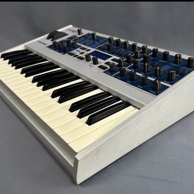 Access Virus Indigo 2 37-Key Digital Synthesizer 2002 - White image 9