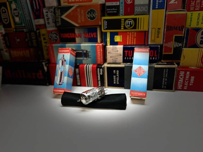 1x Vintage NOS Telefunken <> EF86 6267 GreyPlate /DiamondBase Germany Authentic /Digital Tested /w/ Box /Layered Tone Pure Clarity Silky Smooth Warm Classic /Z729 CV4085 EF806 /Mics Vocals Acoustics /UM92 Neumann Soundelux Bottlehead Matchless image 1