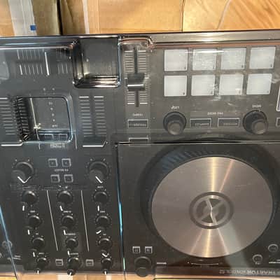 Native Instruments Traktor Kontrol S2 MK3 2018 - Black image 1