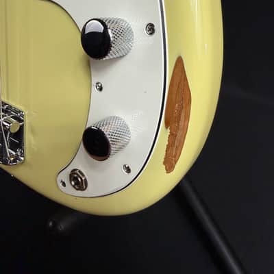 Fender Player II Precision Bass 4-String Bass Guitar Hialeah Yellow Finish image 9