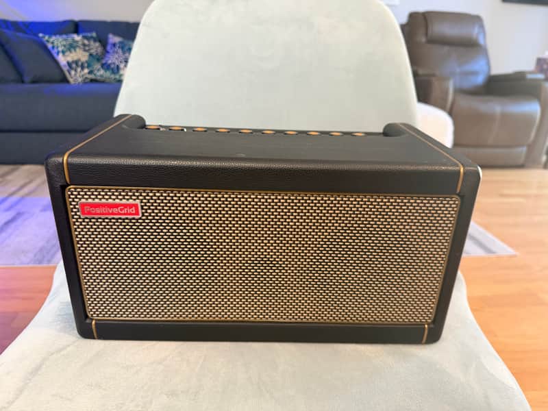 Black Spark40 guitar and bass combo with red and white packaging.