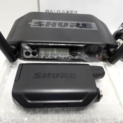 Mint Shure GLXD14+ Wireless Body Pack System with GLXD1+ Transmitter, GLXD4+ Receiver, SB904 Lithium-Ion Rechargeable Battery and WA302 Guitar Cable  Dual-Band System (Z3: 2.4, 5.8 GHz) Vocal 1 image 3