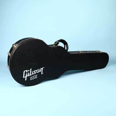 Gibson Made in Canada white plush-lined Les Paul shape electric guitar hard case image 2