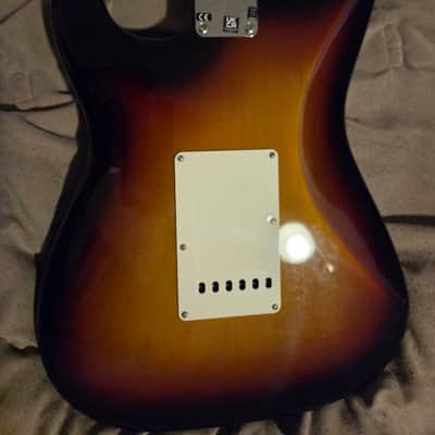 Fender American Vintage II '61 Stratocaster 2022 - Present - 3-Color Sunburst image 5