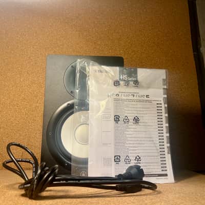 Yamaha HS7 6.5" Powered Studio Monitor (Single) – Demo unit – Boxed – Warranty image 3