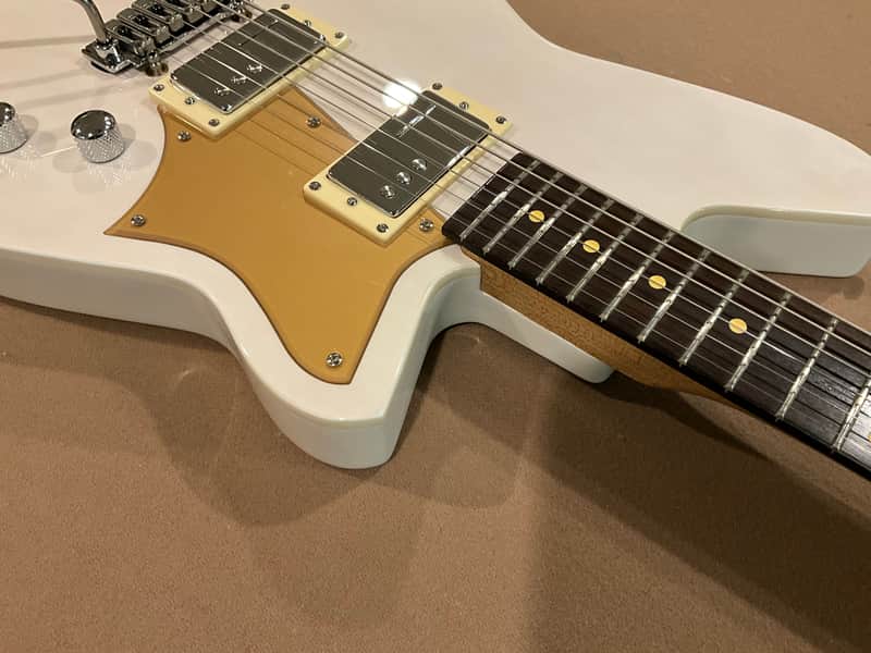 Reverend  Descent W Barotone 2025 - Trans White with case image 1