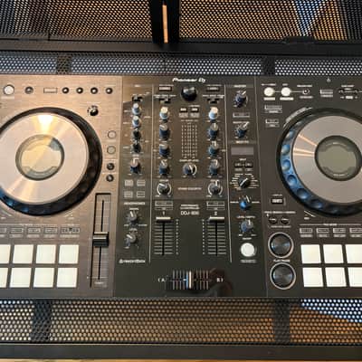 Pioneer DDJ-800 2-Channel Rekordbox DJ Controller 2019 - Present Black + HARMONY CASE image 1