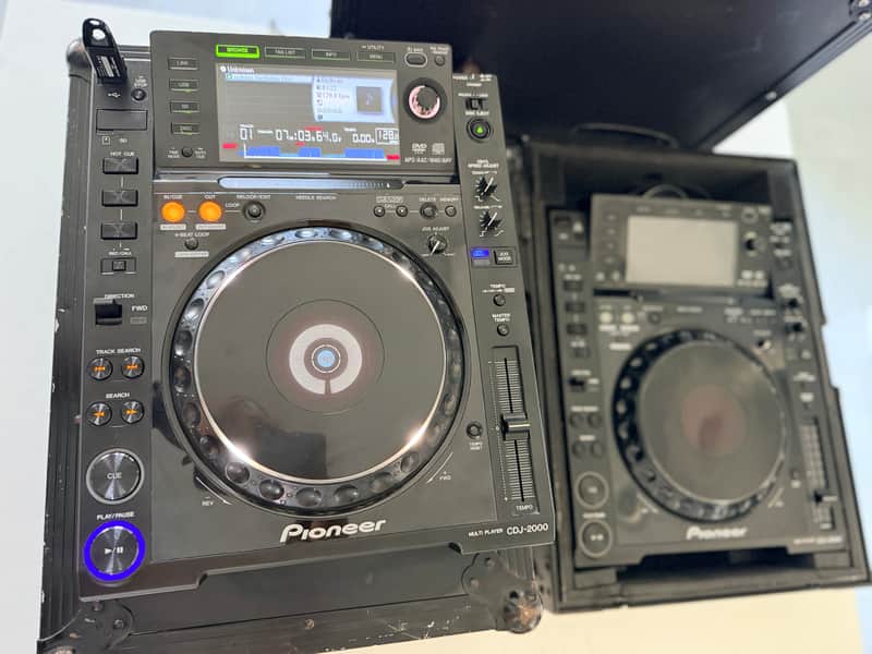 Pioneer CDJ-2000 2000s - Black image 1