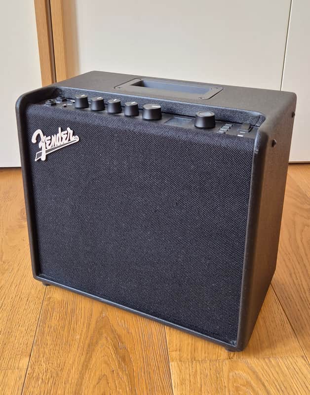 Fender Mustang LT25 25-Watt 1x8" Digital Modeling Guitar Combo 2019 - Present - Black image 1