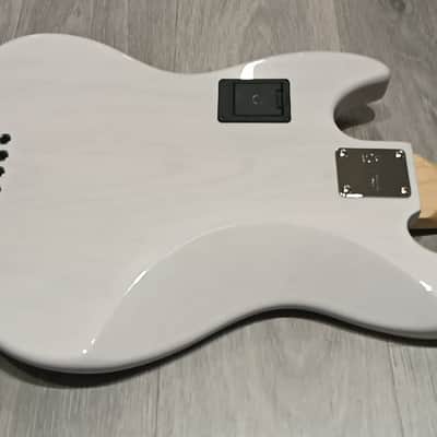 Marcus Miller V7 Vintage Swamp Ash 5 - White Blonde image 4