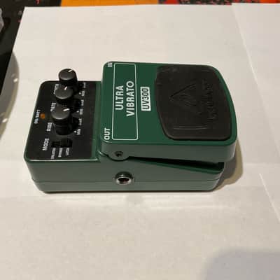 Behringer UV300 Ultra Vibrato Pedal image 4