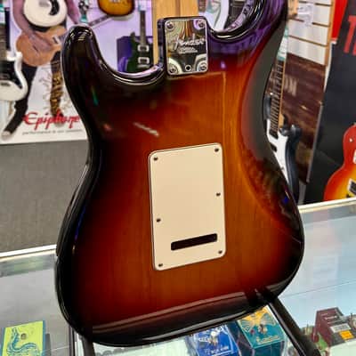 Fender American Stratocaster 2001, Sunburst with Case - Pre Owned image 9