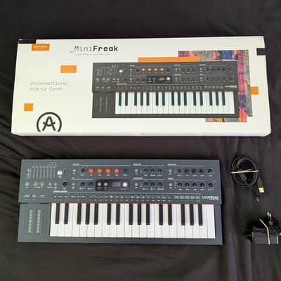 Arturia MiniFreak incl. power supply, usb cable and original packaging
