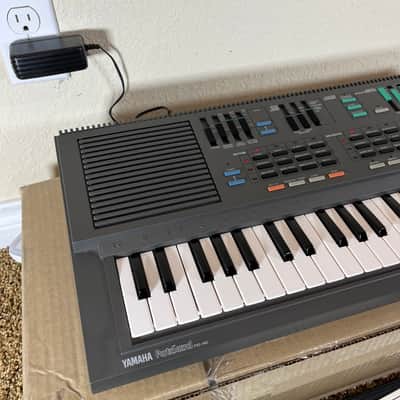 Yamaha PSS-460 1986 with soft case and manual image 2