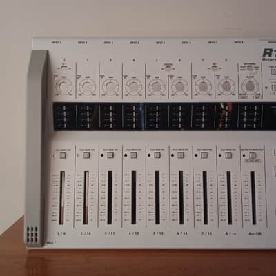Zoom R16 - Chassis + Push button image 2