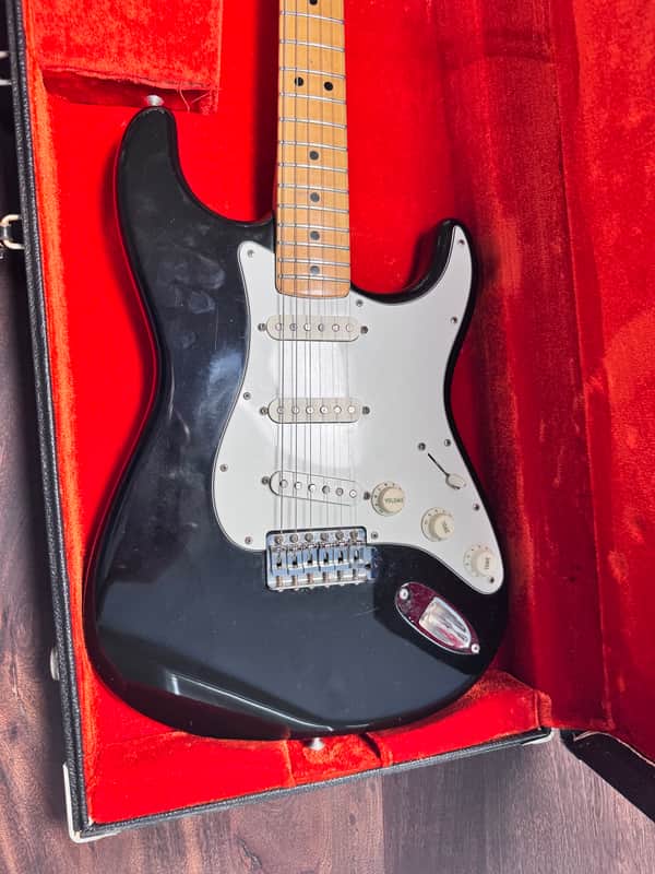 Fender Stratocaster 1973 - Black image 1
