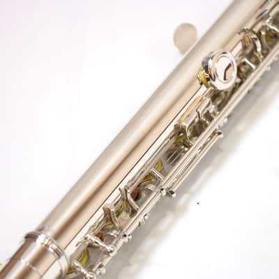 YAMAHA Yamaha YFL-411 Silver-Body Flute [012890] (06/15) image 10