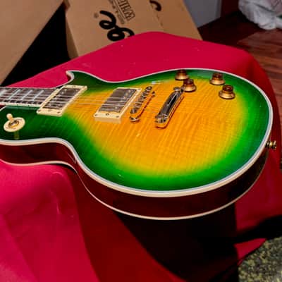 Vintage Guitars V100 30 ANNIVERSARY GREEN BURST W/ Bag image 19