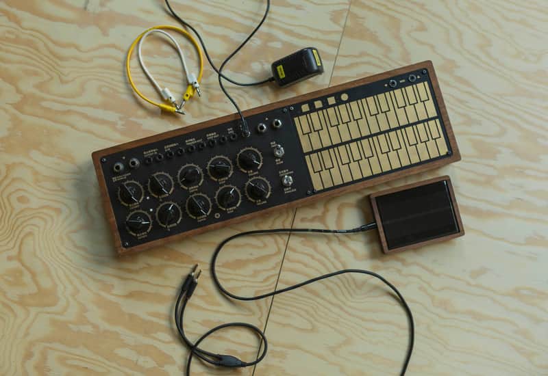 Meng Qi Wing Pinger - banana + light sensor CV generator image 1