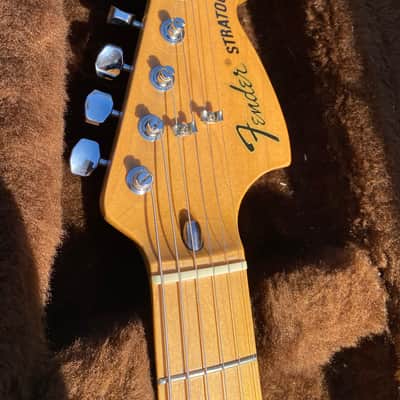 Fender Classic Series '70s Stratocaster with Maple Fretboard 1999 - 2016 - 3-Color Sunburst image 3