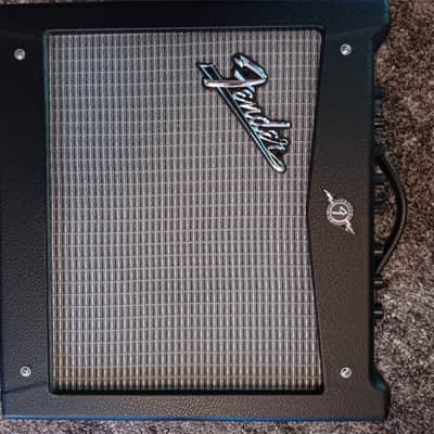 Fender Mustang I combo amp image 3