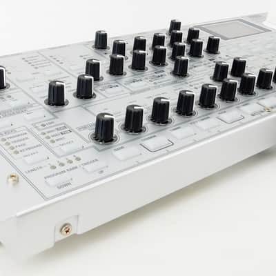 KORG Radias Synthesizer Vocoder Rack Desktop + Top Zustand + 1,5J Garantie