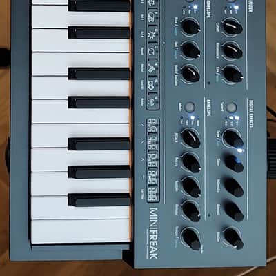 Arturia MiniFreak 37 Key 6 Voice Polyphonic Hybrid Synthesizer 2022 - Present - Black