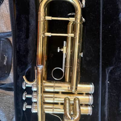 Trumpet with case and  mouthpiece image 3