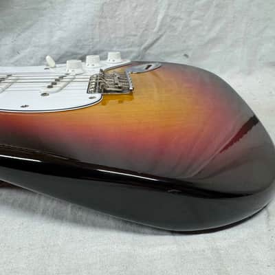 Fender American Vintage Reissue AVRI '62 Stratocaster Guitar with Case 1988 - 3-Color Sunburst / Rosewood fingerboard image 19