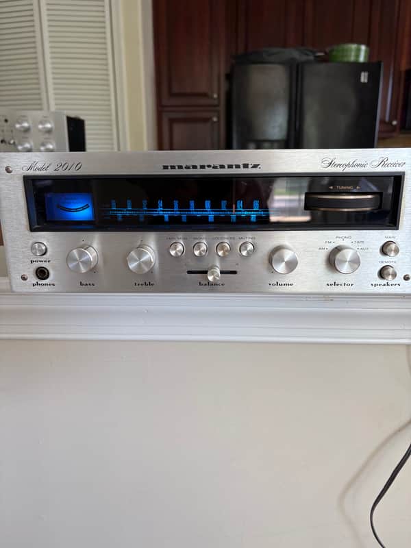 Marantz 2010 stereo receiver 1970’s image 1
