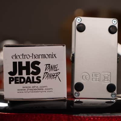 Electro-Harmonix / JHS Nano Lizard Queen Octave Fuzz 2023 - Present - Silver / Green image 2