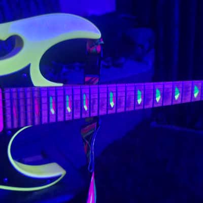 Ibanez JEM777DY Desert Yellow – 1988 First Generation Steve Vai Signature – Disappearing Pyramid Inlays – Original Pink Logo Ibanez Case image 18