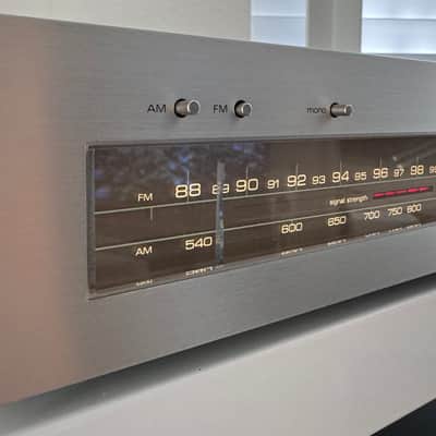 Luxman T-4 'ACCUTOUCH' AM/FM Tuner · Stunning Condition w/ Original Box and Manual !!! image 3