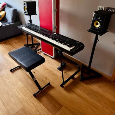 Roland RD-2000 + Swanflight Case + Rokit Speakers