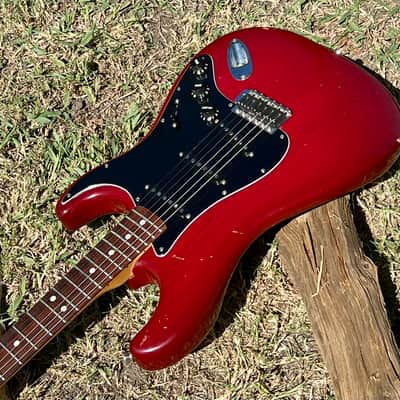 Vintage Fender Stratocaster Guitar 1979-1981 - Crimson Red Transparent image 10