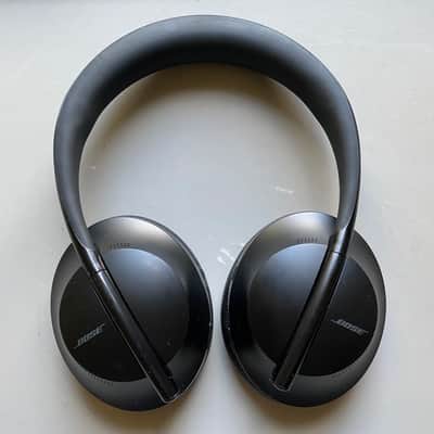 Bose Headphones 700 Wireless Noise Canceling with charging case (Read) image 2