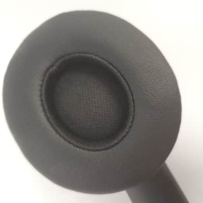 Beats Solo 3 Headphones image 9