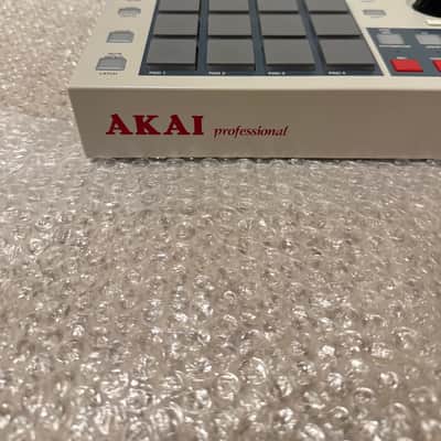 Akai MPC One Standalone MIDI Sequencer Retro Edition 2021 - Present - Grey image 2