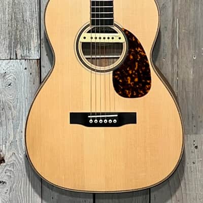 Larrivee 000-40 Custom Figured European Walnut Natural, Larrivee's Private Wood Stash Guitar ! image 2