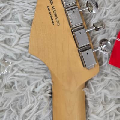 Fender Player II Stratocaster, Rosewood Fingerboard, White Blonde Finish - MIM image 4