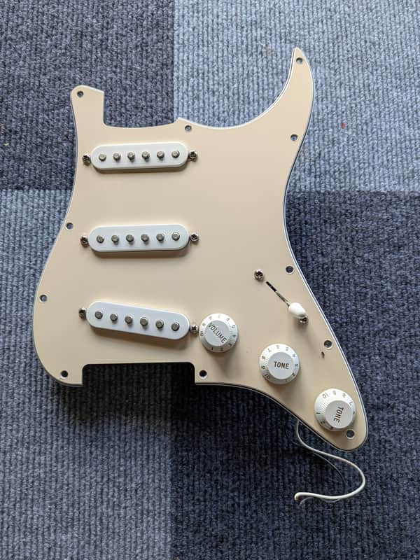 Fender Stratocaster 2007 MIM Loaded Pickguard SSS Pickups image 1