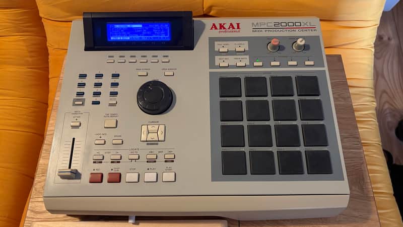 Akai MPC2000XL - upgraded Screen / Gotek drive / 32mb Ram image 1